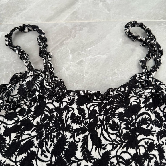 Women’s Zara Strappy Black White Floral Printed Lace Up Crop Tank Top Medium - Picture 12 of 16